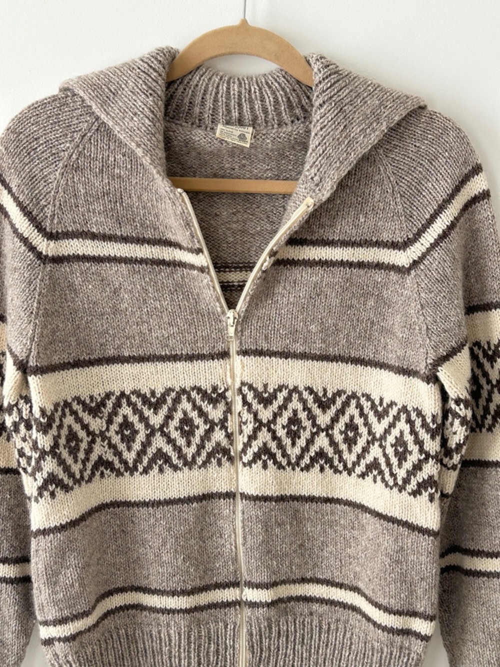Kauri Kraft 100% Pure Virgin Wool Handknit Cowichan Style Cardigan - Picture 2 of 16